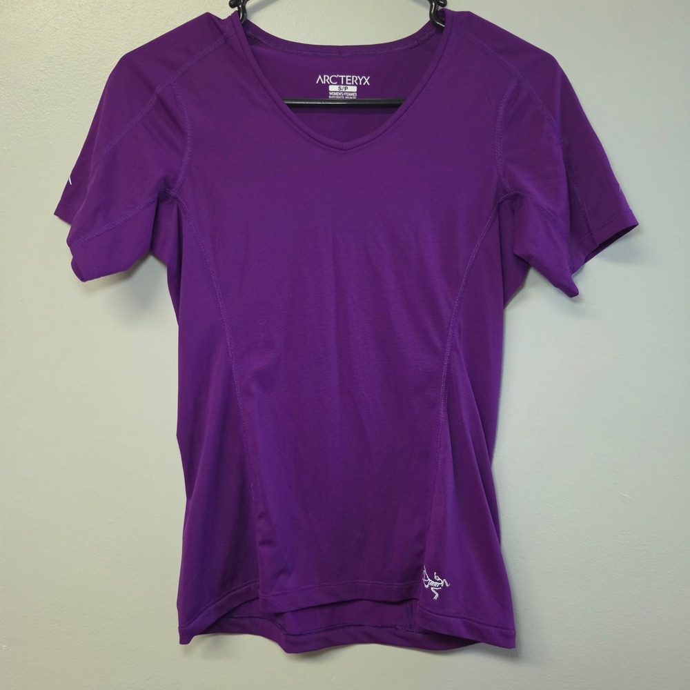 Arc'teryx Womens Small Tee Shirt Purpleβ Athletic V-Neck Short Sleeve
